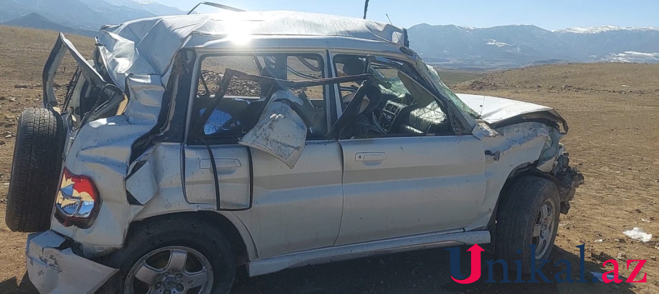 Göygöldə minik maşını aşdı - FOTO